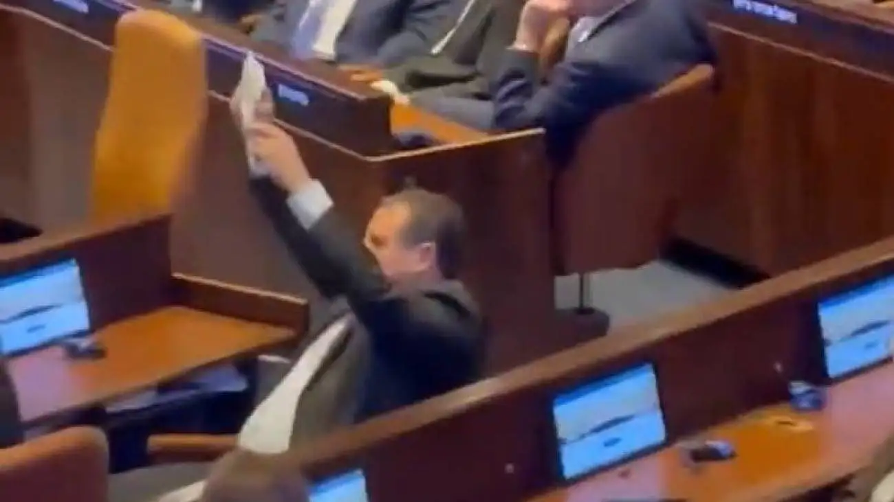 ویدئوی لحظه اخراج نماینده کنست پس از اعتراض به ترامپ منتشر شد