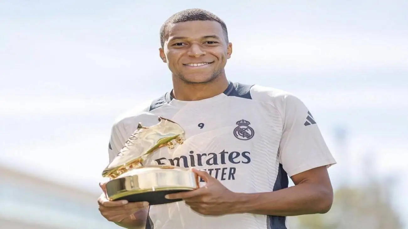 ویدیو  -  کفش طلای اروپا در دستان امباپه