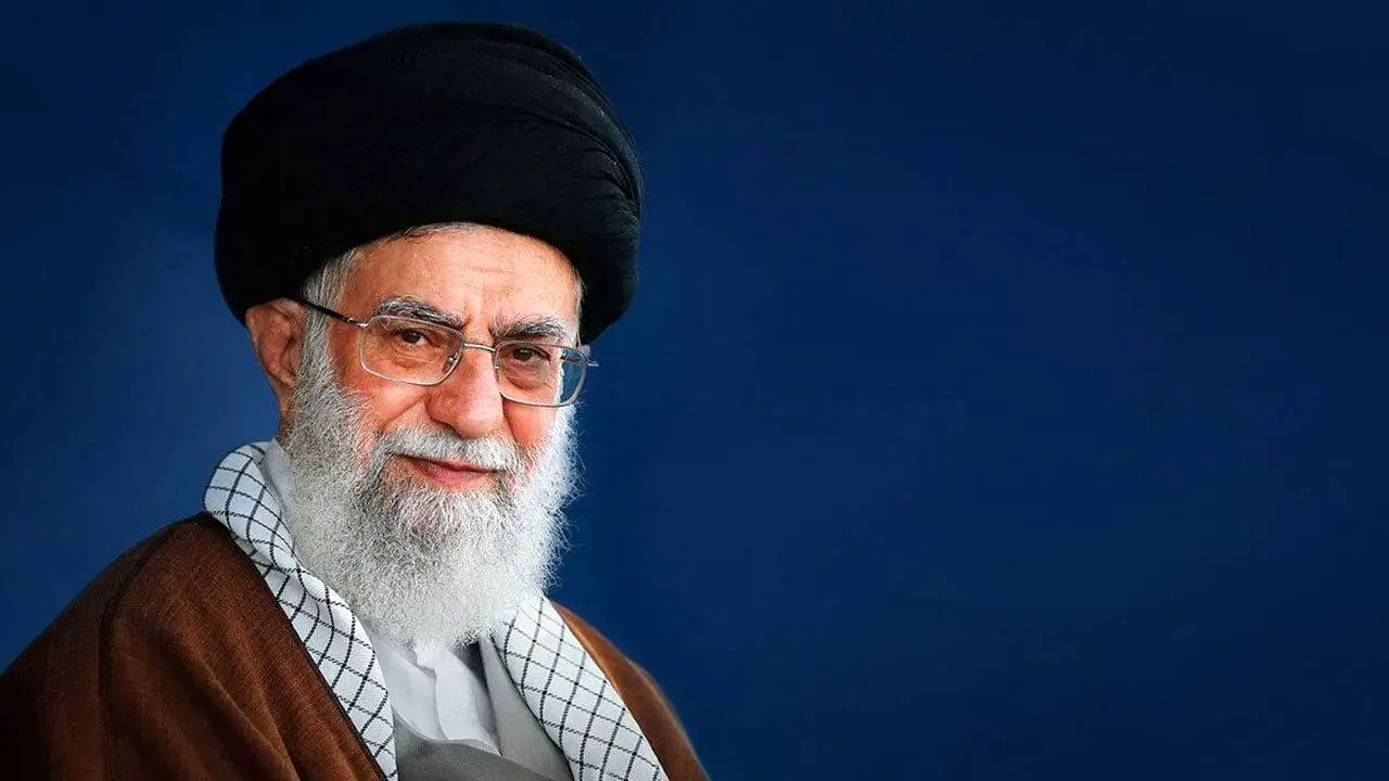 فیلم پاسخ رهبری انقلاب به سوال زیرکانه عادل فردوسی پور: اون شب نمی خواستم فوتبال ببینم  در جوانی والیبال بازی می کردم  !