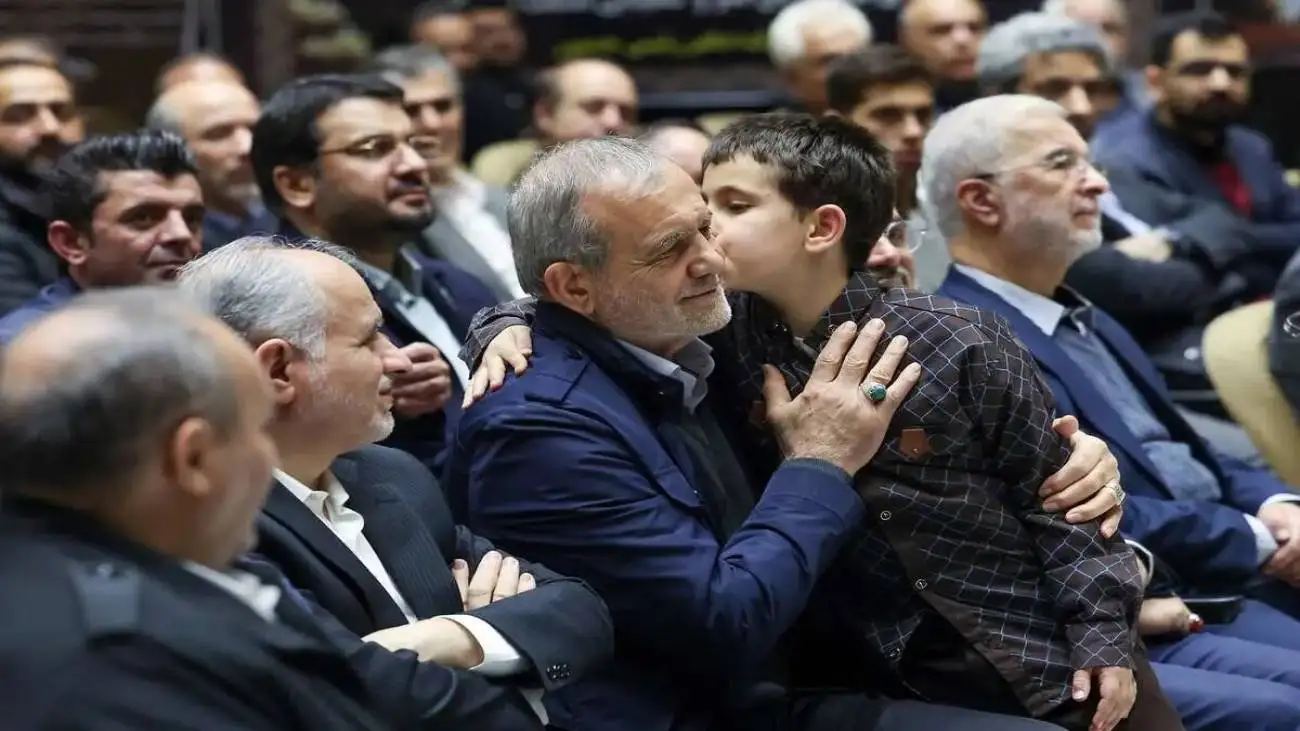 ویدیو  -  حضور رئیس جمهور در مراسم ختم خانواده سقاب اصفهانی