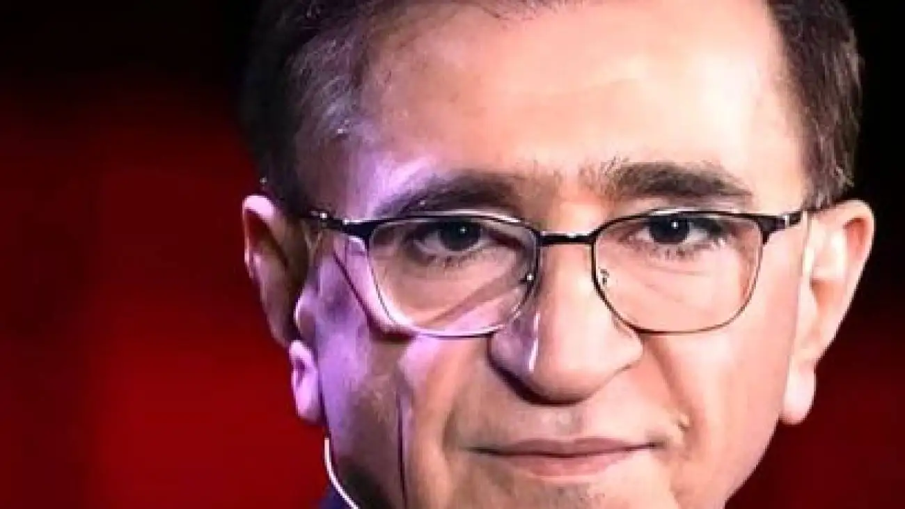 دکتر انوشه؛ طرف داشت به یک هندوی گاوپرست میخندید، هندو گفت به خودت بخند! مقدس دانستن گاوی که ما میدوشیم خیلی عاقلانه تر از انتخابه گاویه که شما رو میدوشه ..