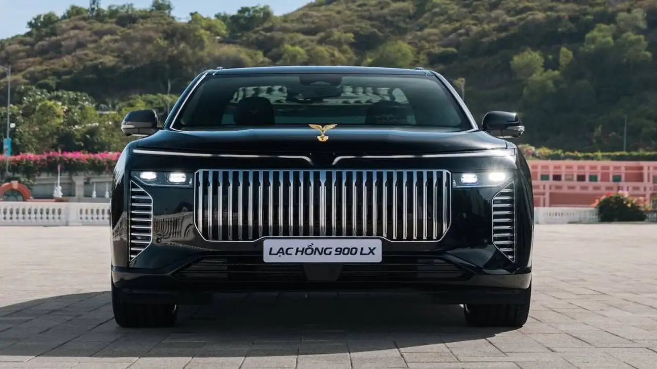 این خودرو طلاکاری شده در مقابل نارنجک هم مقام است + تصاویر