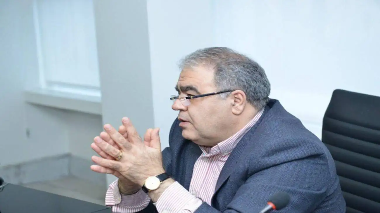ویدیو  -  ادعای تلخ مشاور عالی رئیس اتاق بازرگانی تهران: حتی با برداشتن تحریم ها هم مشکلی حل نمی شود!