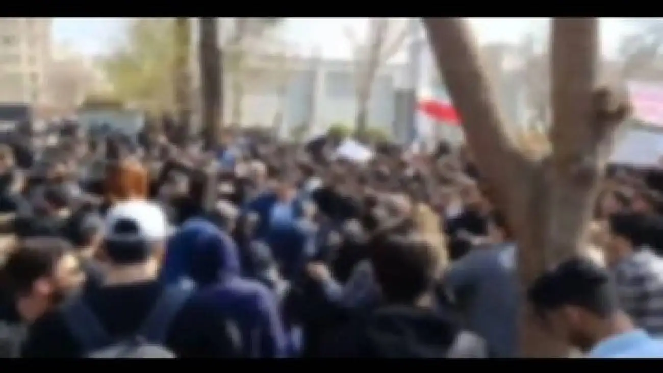 پیامک انضباطی دانشگاه شریف و بهشتی به برخی دانشجویان -  (موقتاً از ادامه تحصیل محروم خواهید شد)