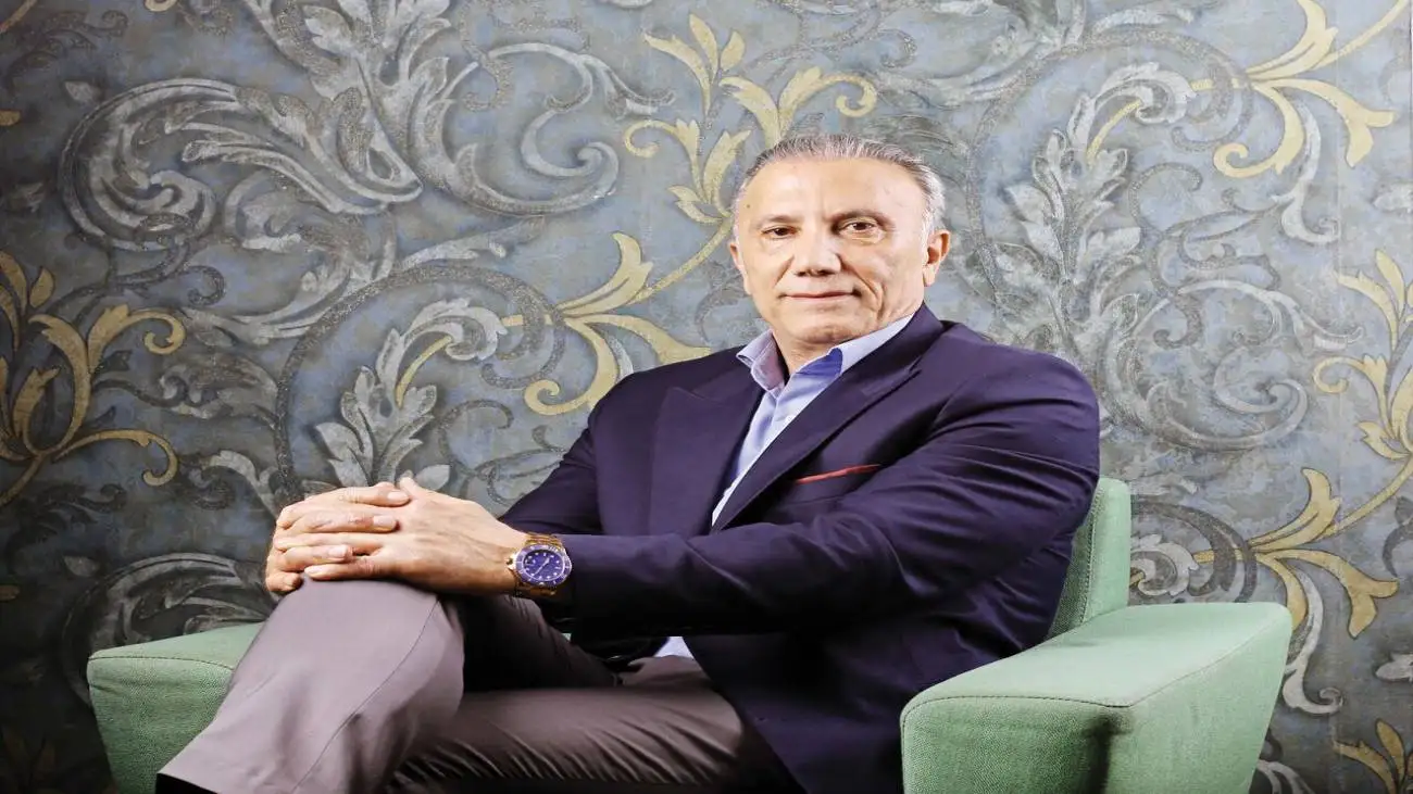 پرداخت دستمزدهای میلیاردی به برخی بازیکنان یعنی دورریختن پول  -  پاداش پیروزی پرگل ما مقابل امارات یک شورت ورزشی آدیداس بود
