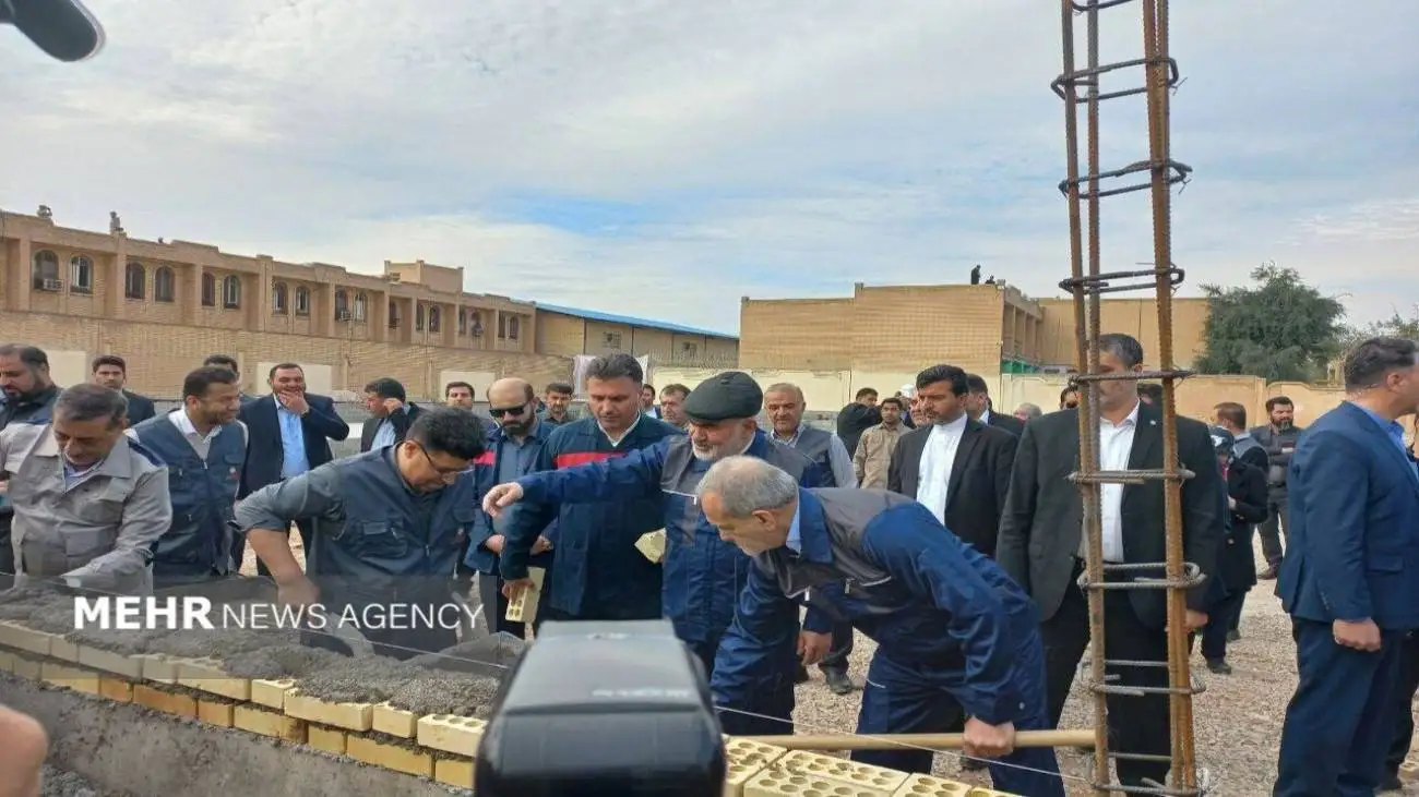 ویدیو  -  رئیس جمهور به یاد همسرش یک مدرسه می سازد