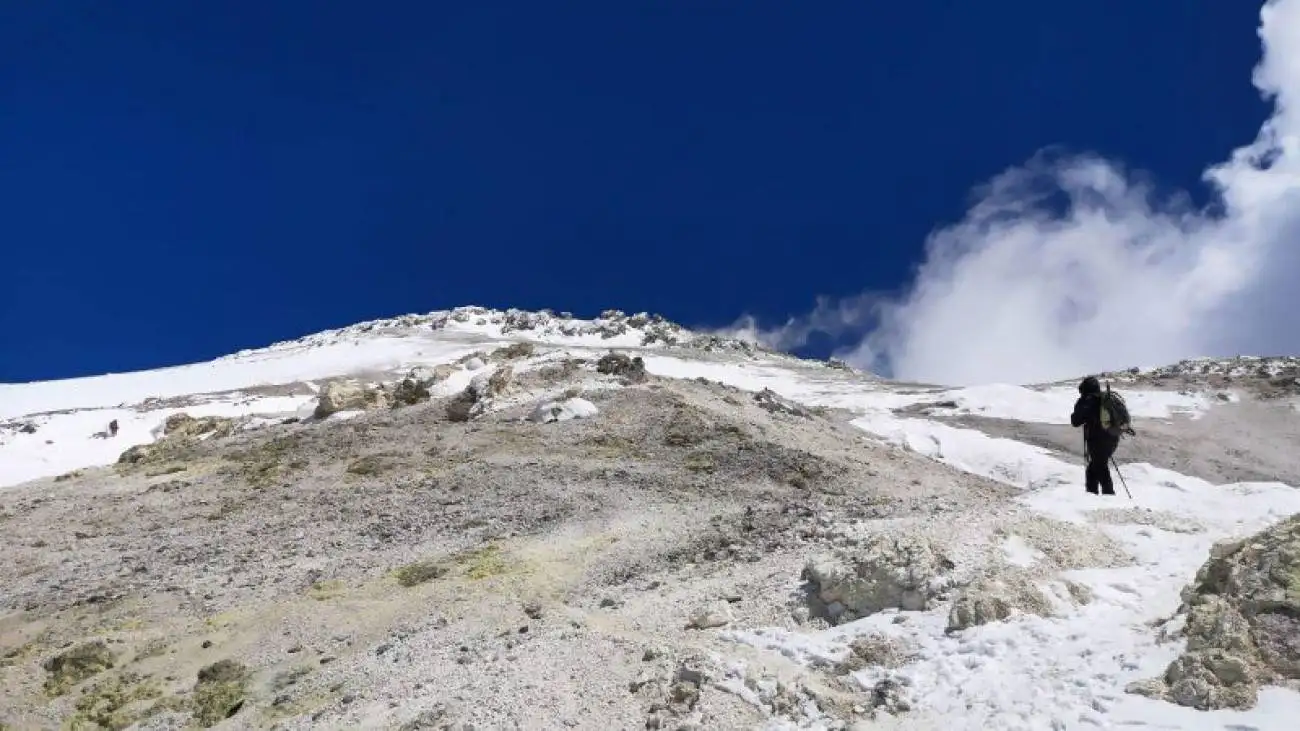 کشف پیکر بانوی کوهنوردی که به قله دماوند نرسید + ویدئو  -  آخرین حرف ها: به من می گویند نرو اما می روم