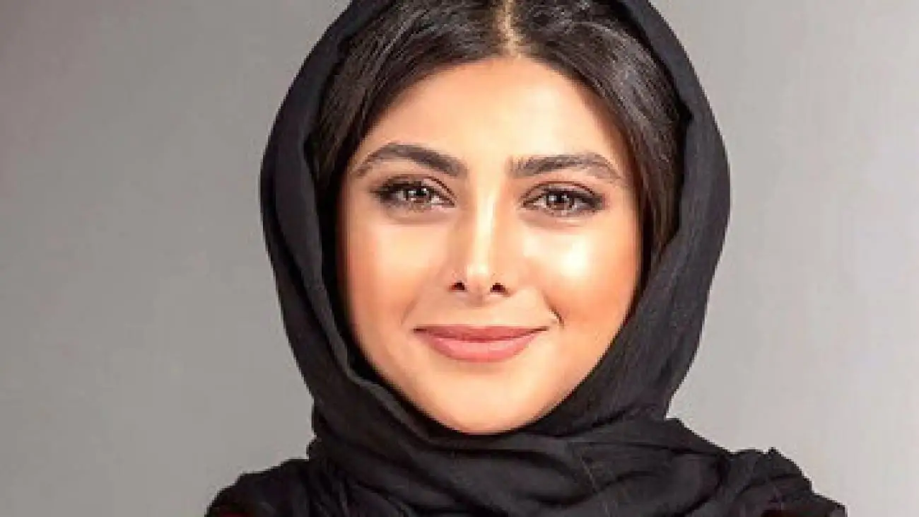 تصویر  -  استایل خاص آزاده صمدی روی موتورسیکلت