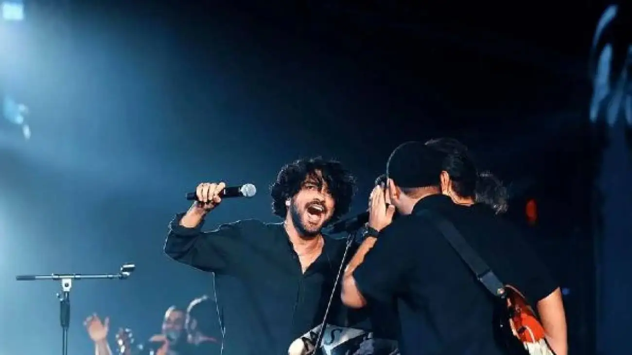 فیلم آواز  باشکوه عرفان طهماسبی  -  توی کنسرتش ورژن جدید چشم و دلوم روشن رو خوند سالن ترکید بمب شده