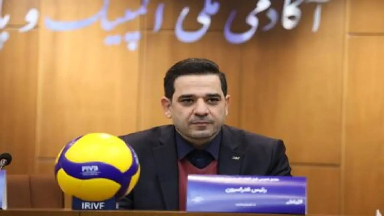 رئیس فدراسیون والیبال: بین من و معاون وزیر اختلاف نظر وجود دارد -  نباید با یک انتقاد چکشی برخورد کرد