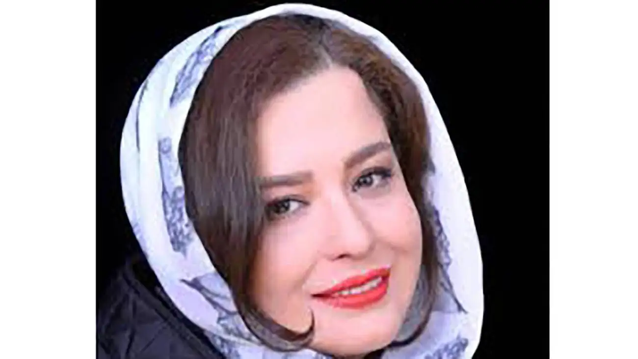 فیلم آواز باشکوه احساسی  -  مهراوه شریفی نیا  در خانه اش آهنگ هرکی یارش خوشگله  را زنده کرد !