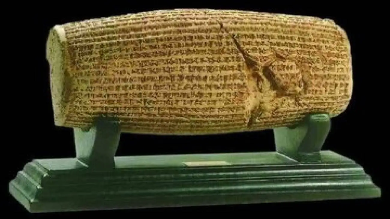 تصویر  -  تصویر منشور کوروش کبیر، اولین سند مکتوب حقوق بشر جهان