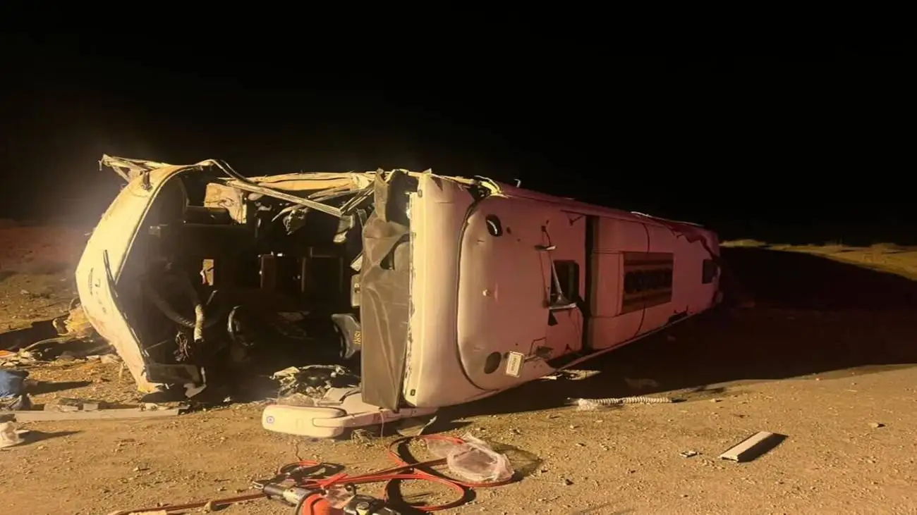 جزئیات حادثه مرگبار اتوبوس مسافری در اصفهان  -  اتوبوس وارد لاین مخالف شد و...