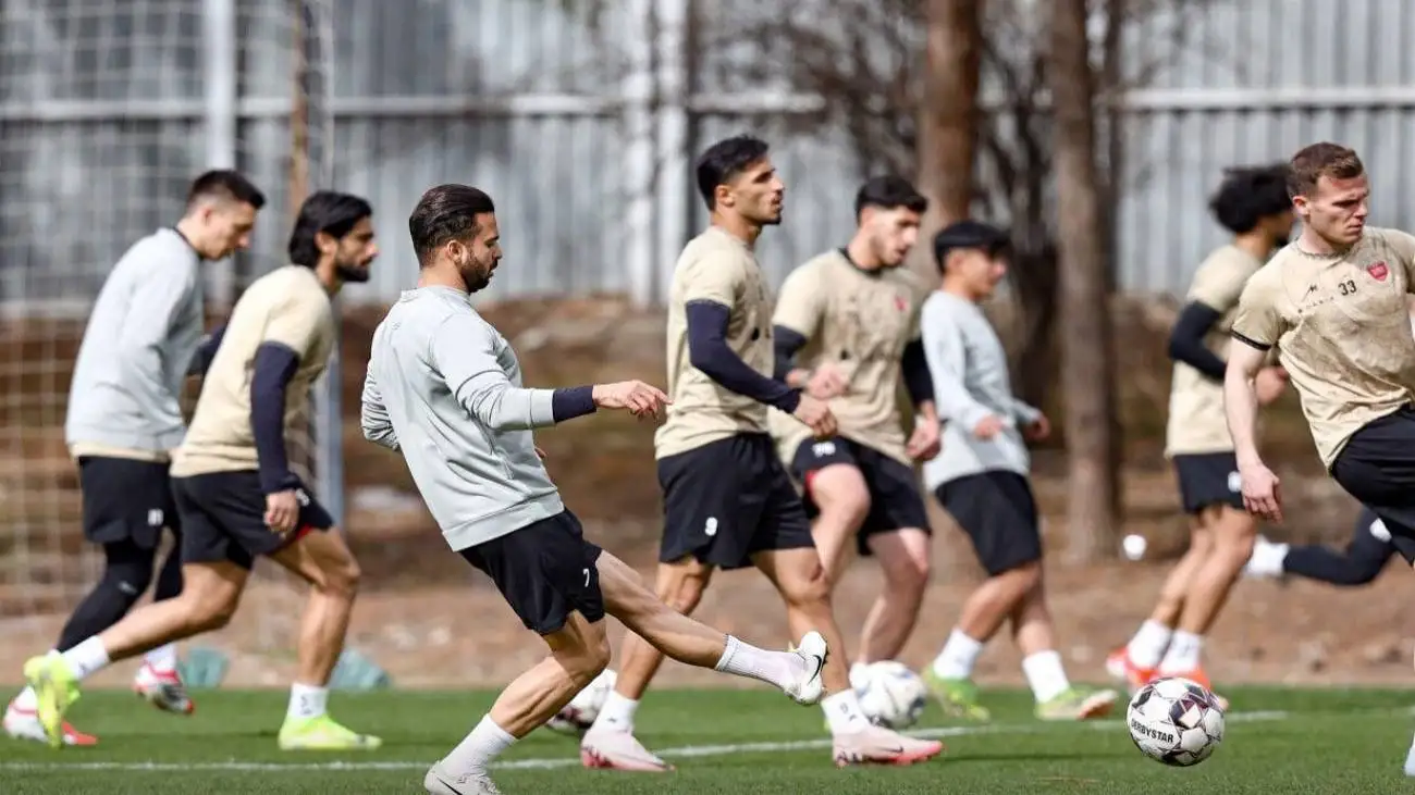 تصویر  -  میهمان ویژه در تمرین پرسپولیس