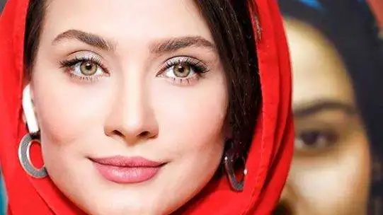 تصاویر  -  بررسی  دکوراسیون فوق اروپایی خانه مجردی ساناز سعیدی با قاب عکس نقاشی خودش  -  آشپزخانه خفنش که باید لذت برد ...