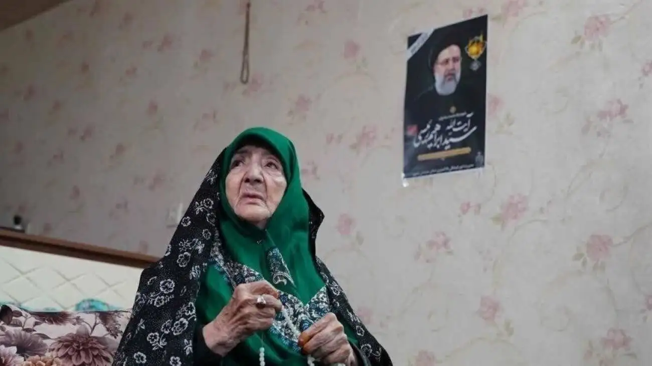 ویدیو  -  پزشکیان به دیدار مادر شهید رئیسی رفت
