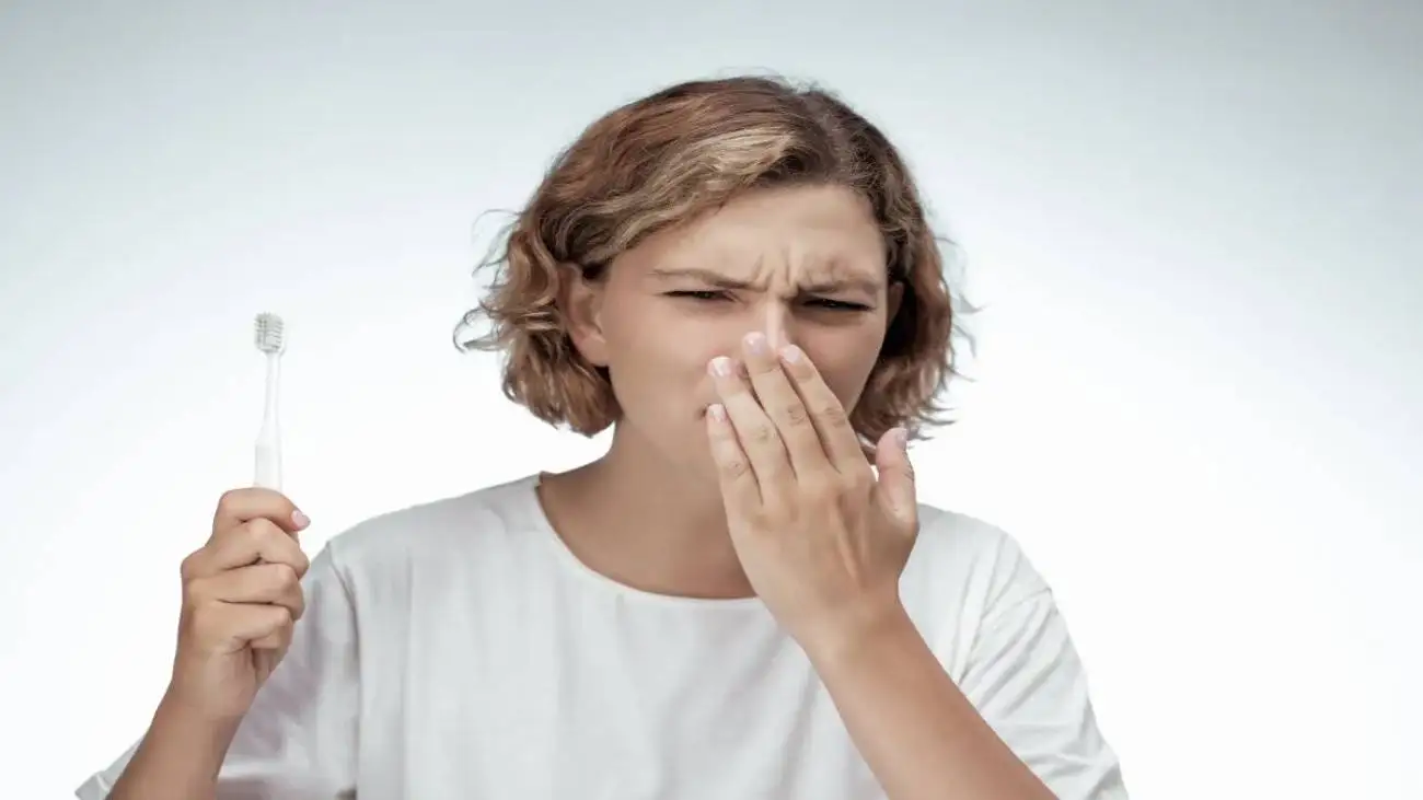 چرا بوی بد دهان بعضی ها با مسواک هم از بین نمی رود؟