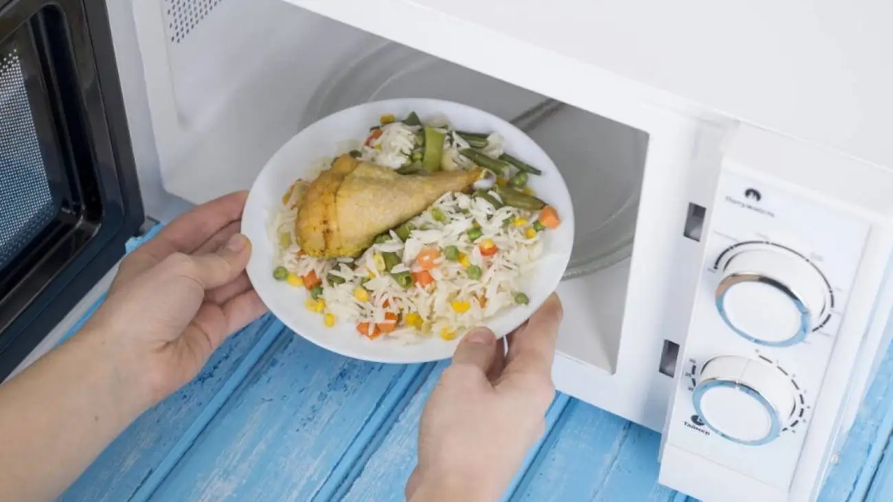 آیا پخت در مایکروویو مواد مغذی غذا را از بین می برد؟