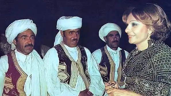 سفر در زمان -  رقص و پایکوبی مردم جنوب و لبخند سرد و بی روح فرح -  سال 1348