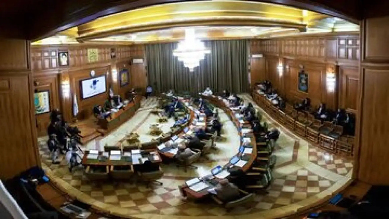 انتقاد تند نرجس سلیمانی در صحن شورا: پست های مدیریتی شهرداری مانند غنائم جنگی تقسیم شده اند -  وقت آن است شایستگی جای رفاقت را بگیرد