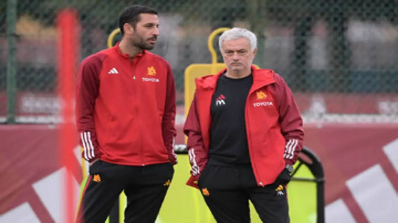 عکس -  دستیار سابق مورینیو نظاره گر بازی ایران و تانزانیا