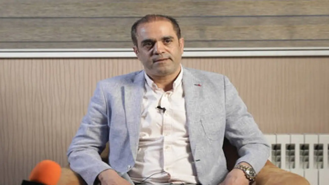 عکس -  بهنام هم پشت پژمان جمشیدی در آمد!