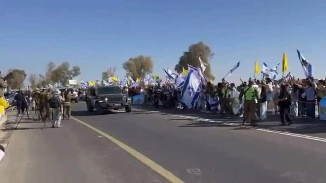 ویدیو  -  ورود نخستین گروه از اسرای اسرائیل آزاده شده به پایگاه رعیم