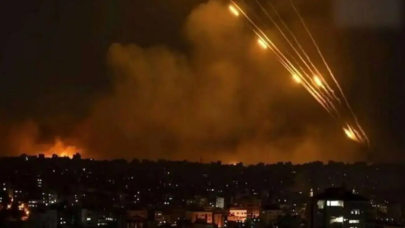 ویدئوی جدید و حیرت انگیز از برخورد رگباری موشک های ایرانی به اسرائیل  -  سند تصویری از دقت نقطه زنی موشک های ایران  -  شکست پدافند اسرائیل در 120 ثانیه