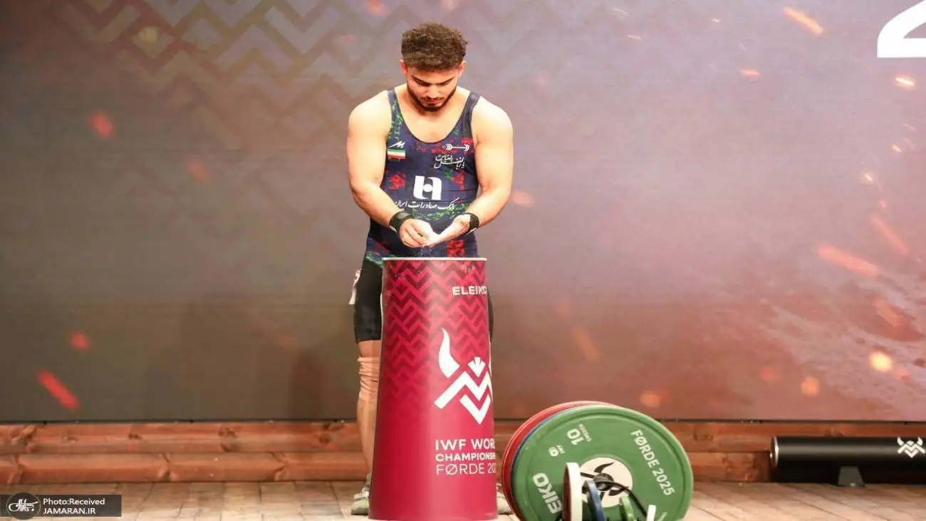 ویدیو  -  اشک های ایلیا صالحی پور وزنه بردار 19 ساله ایران پس از ناکامی در کسب مدال جهانی