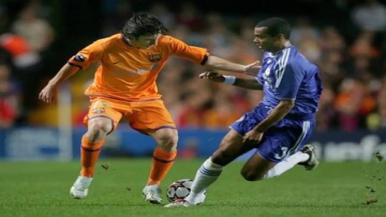 تصویر  -  پیراهن خاطره انگیز مسی 183 هزار پوند فروخته شد