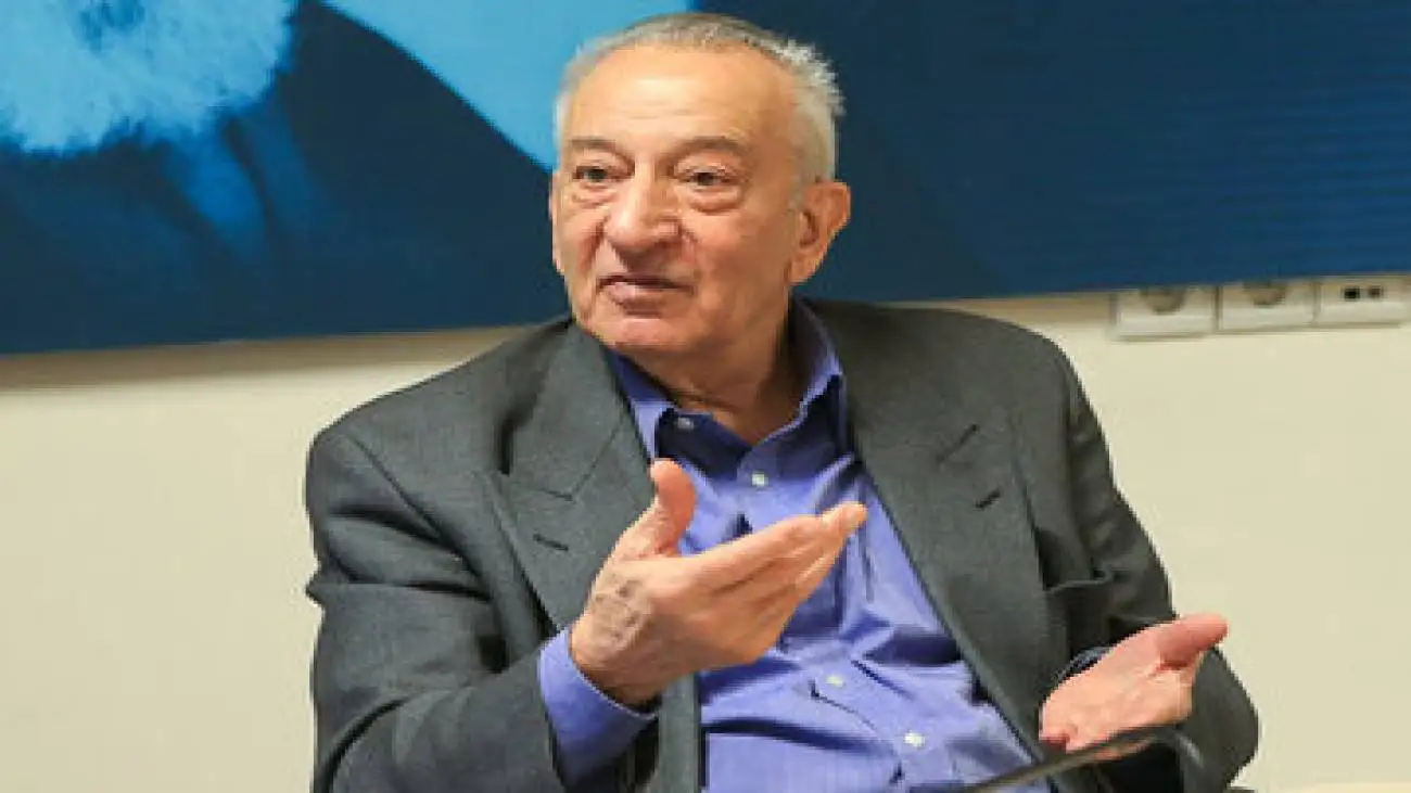 اکبر اعتماد درگذشت