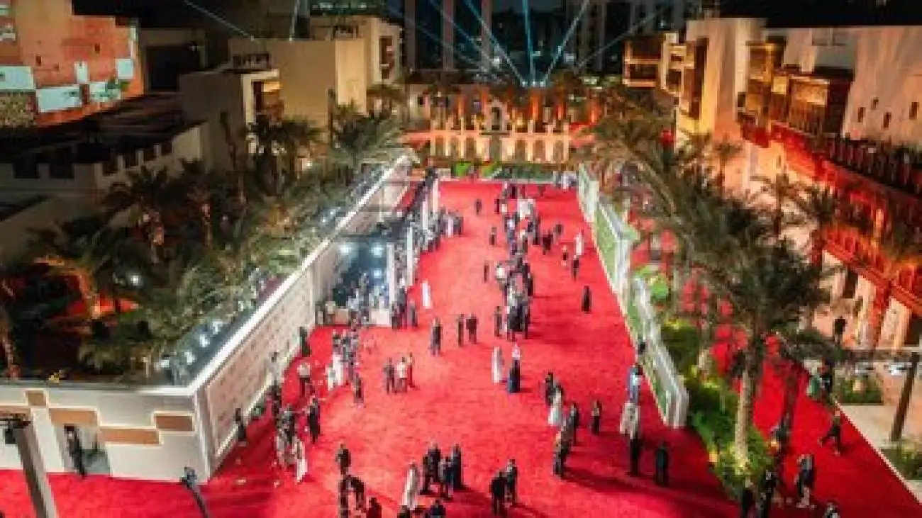 از جانی دپ تا آنتونی هاپکینز؛ چرا ستاره ها این روزها راه جده را در پیش گرفته اند؟