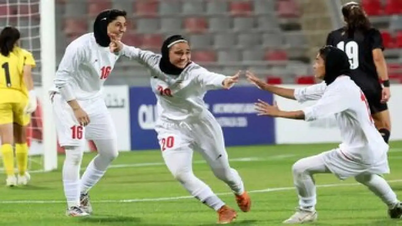 زنها در فوتسال گل می زنند، پاداشش را مردها می گیرند -  گل مردانه 4برابر گل زنانه می ارزد