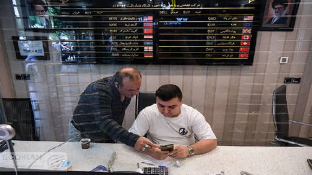 پیش بینی تغییر جالب قیمت طلا در روزهای آینده -  قیمت دلار تا پایان سال به این عدد می رسد