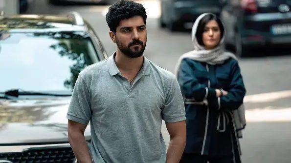 سینا مهراد، بازیگر سریال (از یاد رفته): 3 سال دانشگاه درس خوندم، این رشته مال دختراست، خداروشکر که اخراج شدم