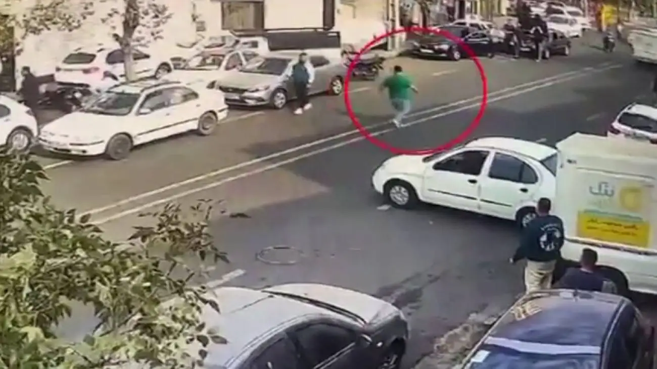 قمه نیم متری در دستان شرور مسعودیه برای ترساندن کسبه  -  ویدئو