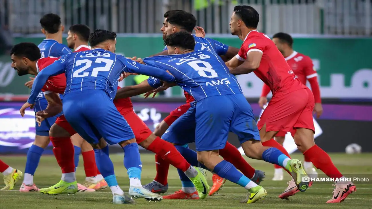 پرسپولیس شانس چهارم قهرمانی در لیگ است  -  رامین رضاییان را باید در دربی بازی می دادند