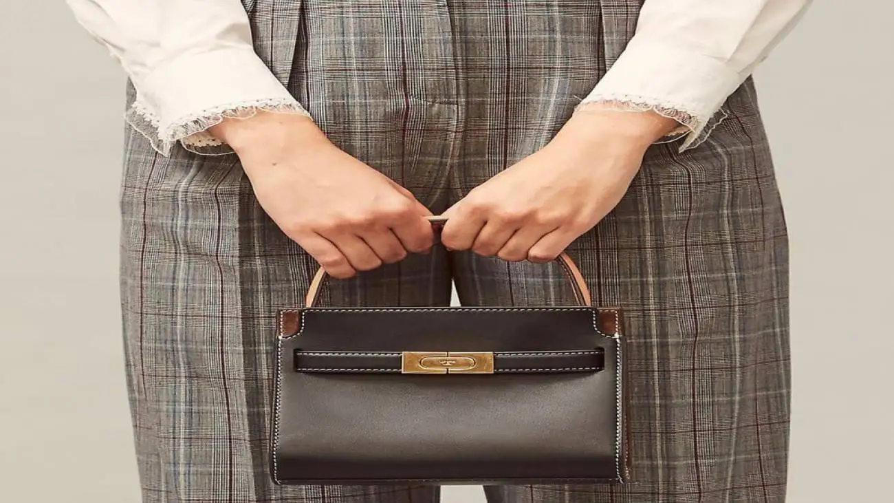 کیف محبوبی که میلیون ها بازدید گرفت + تصویر  -  نماد شیک پوشی نسل جدید را   بازگشت یک کیف کلاسیک به صدر ترندهای جهانی