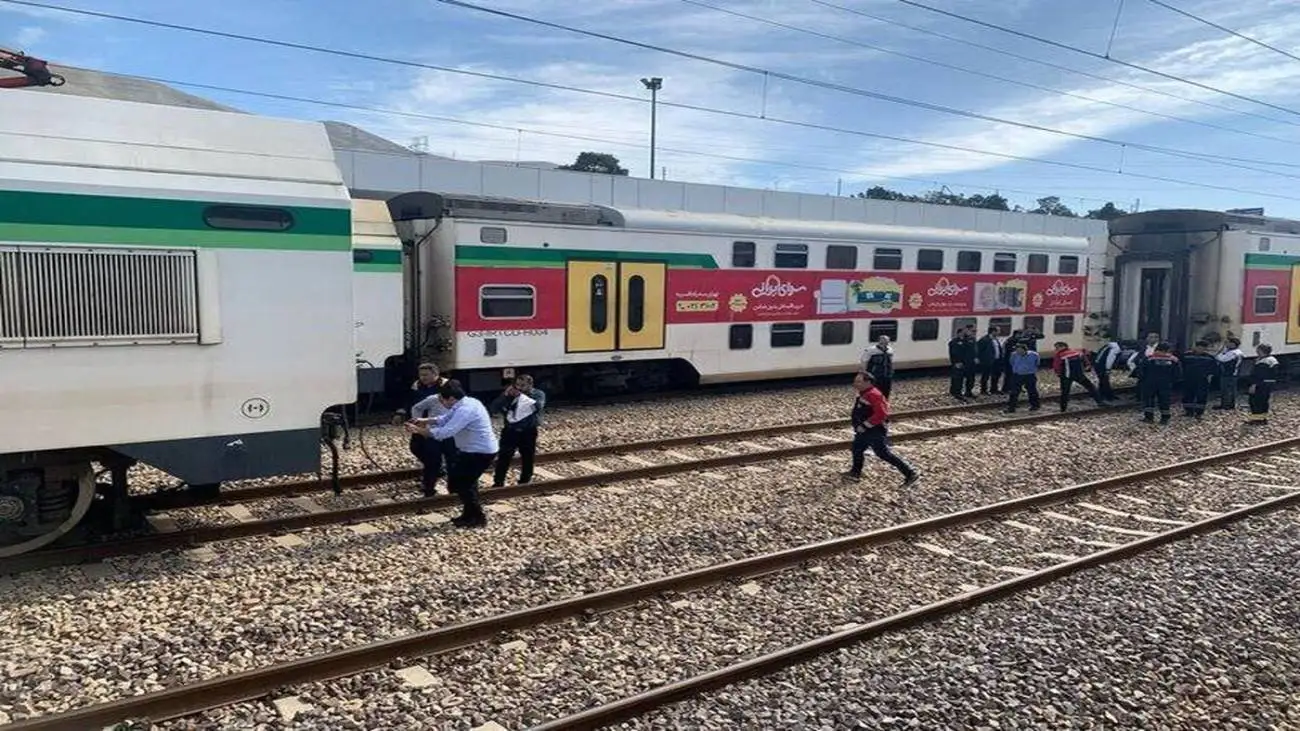 ماجرای پیاده شدن مسافران مترو در محدوده چیتگر + ویدئو  -  توضیحات متروی تهران