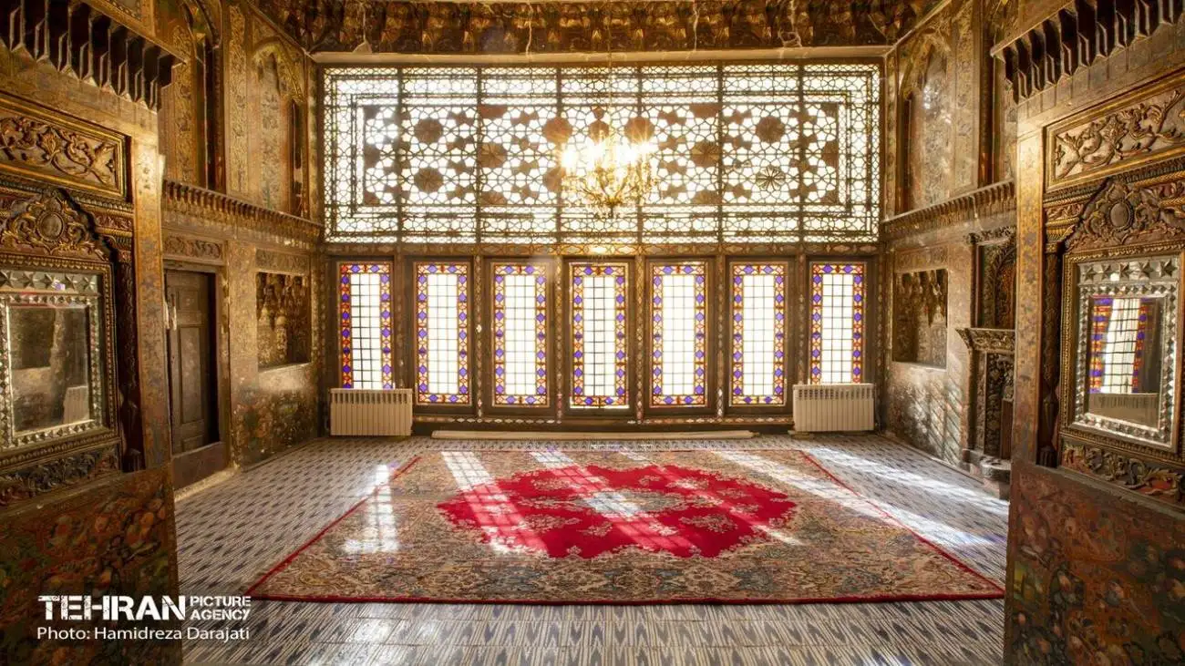 گشت و گذار در خانه هفت دری خیابان امیرکبیر