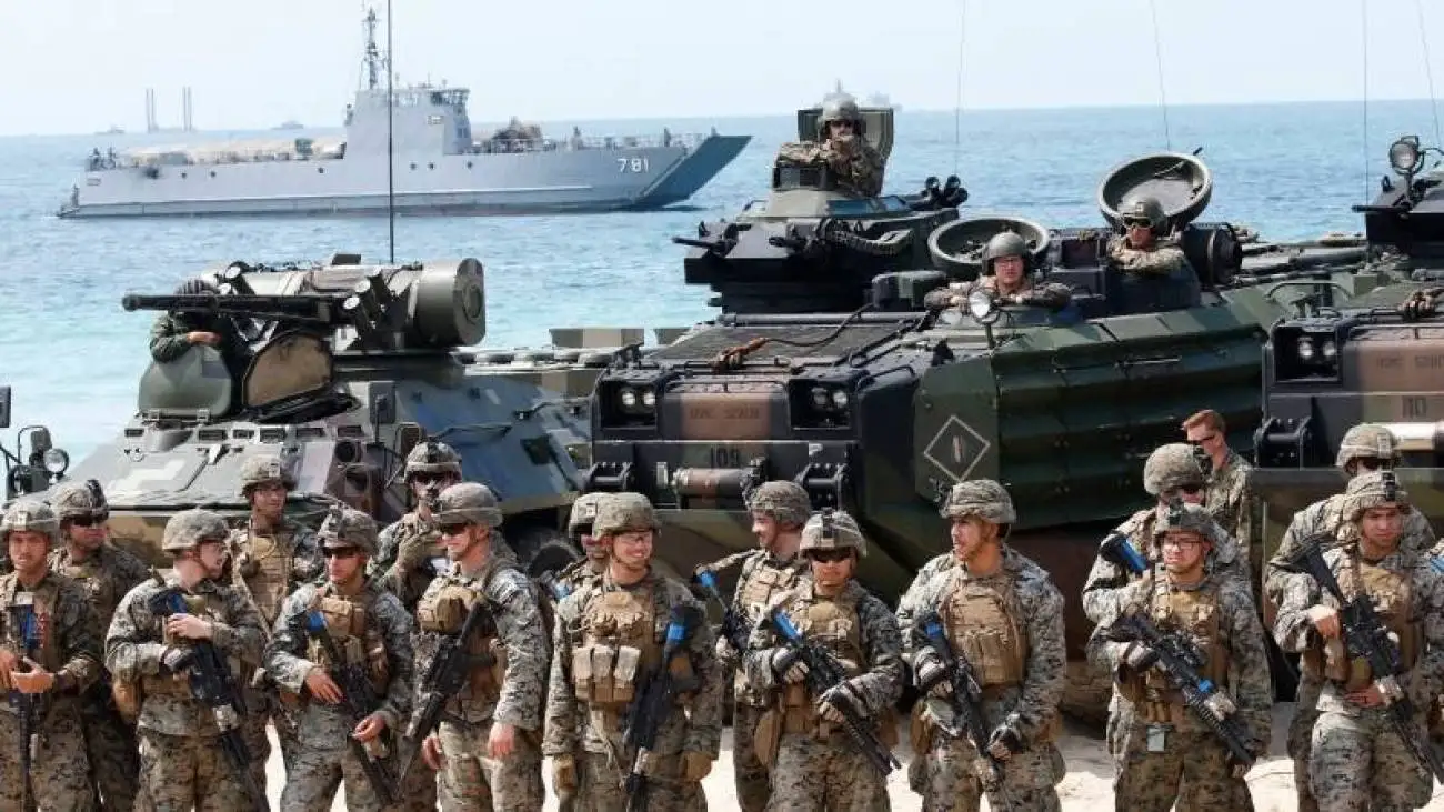 ویدیو  -  انتشار ویدیو جدید از سنتکام؛ نمایش تمرینات ویژه از زیردریایی تا عملیات آبی خاکی