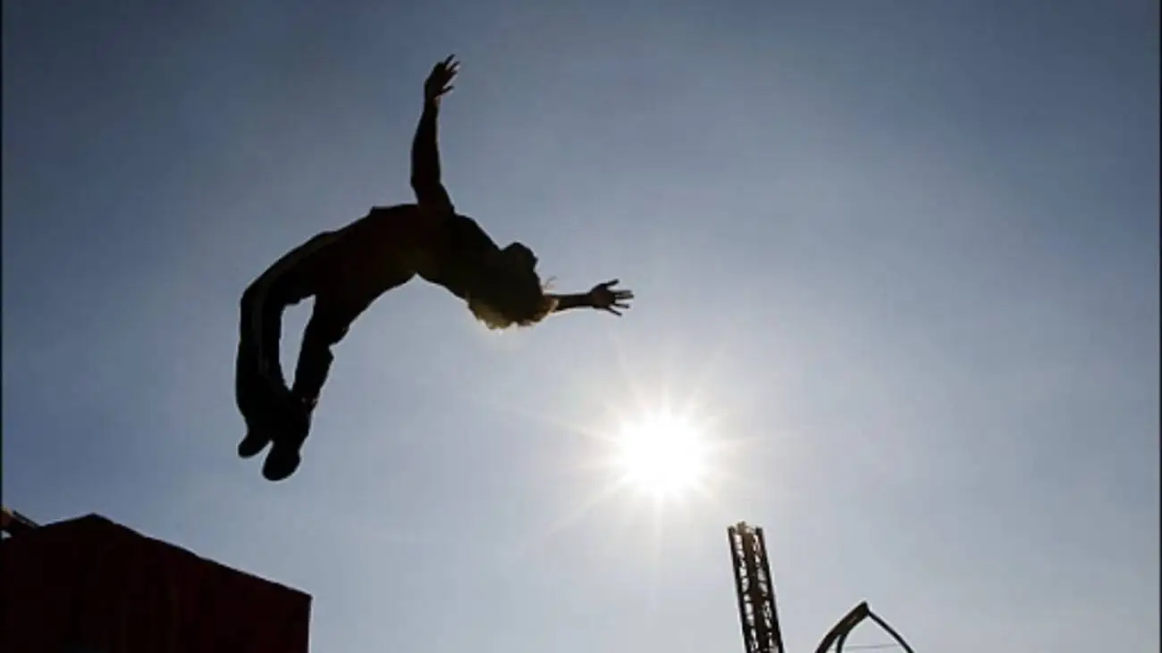 ویدیو  -  لحظات نفس گیر فرود دیدنی یک ایرانی از دره 88 متری روی آنتن شبکه سه