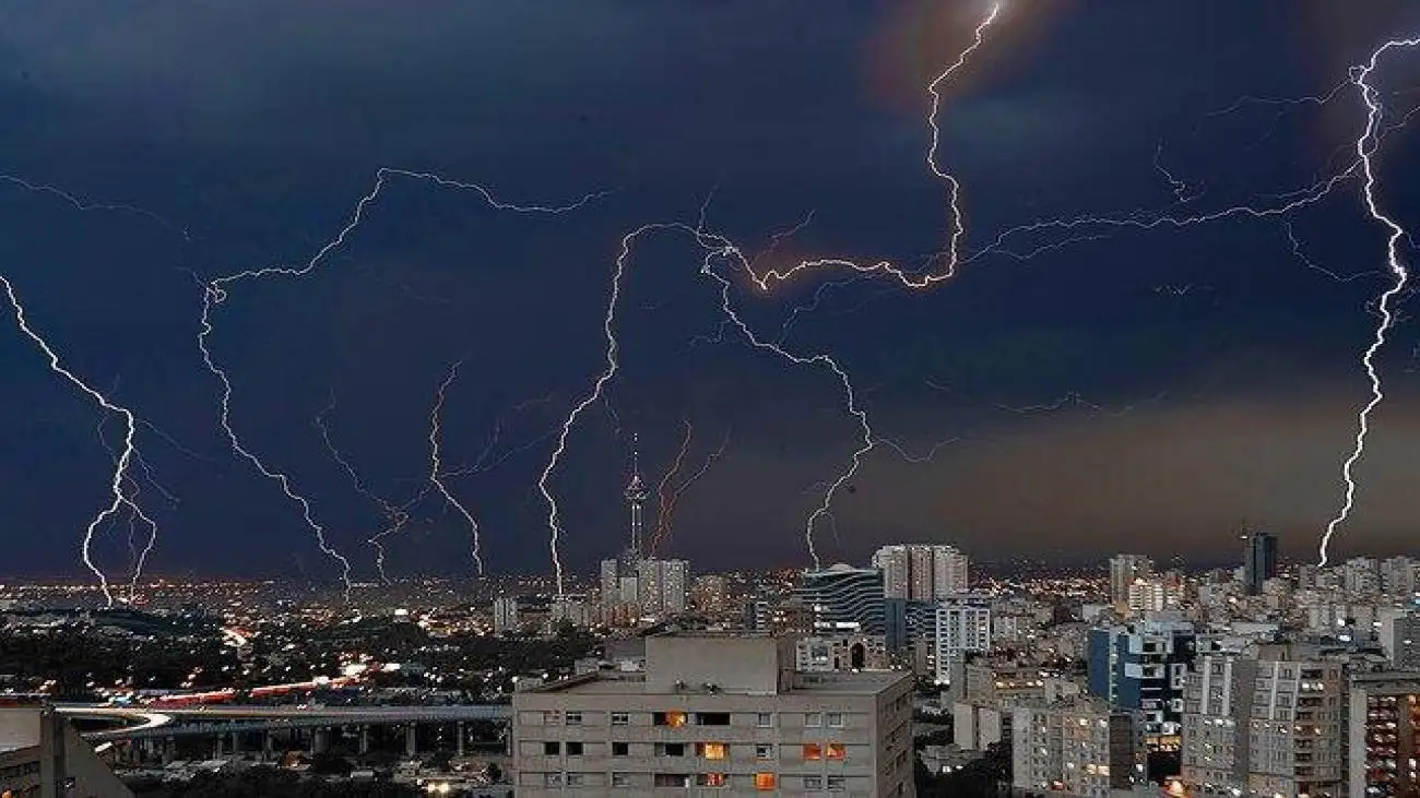هشدار نارنجی برای 15 استان  -  ادامه رگبار و  باد شدید در این استان ها