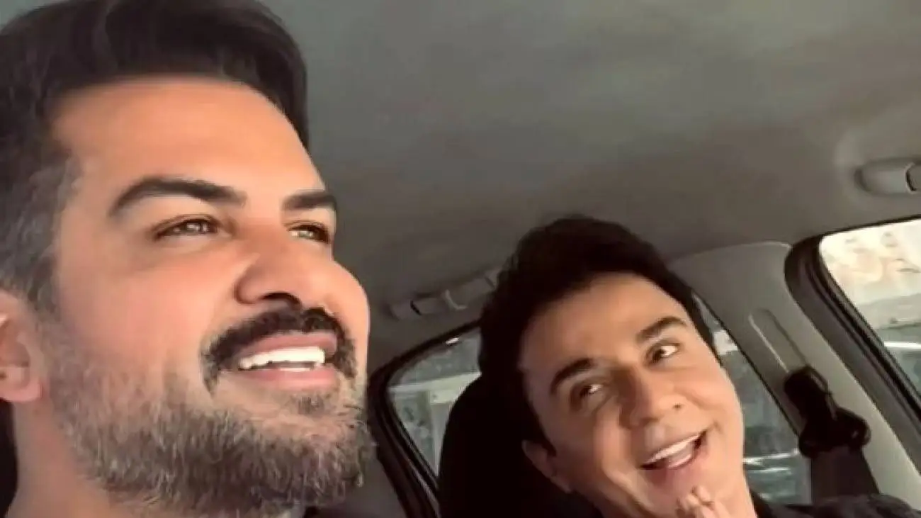 آواز شاد؛ داریوش فرضایی عموپورنگ فول انرژی با خواننده معروف تو ماشین چه آهنگی خوندن