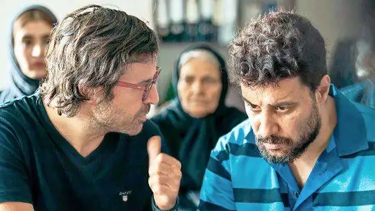 حتی هومن سیدی کارگردان سریال وحشی هم پشت جواد عزتی را خالی کرد: خیلی ها ممکنه به داوود اشرف حق بدهند اما برای منِ هومن سیدی...!