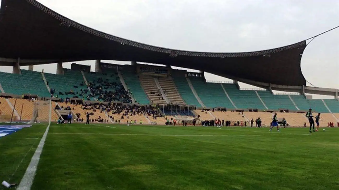 ویدیو  -  وضعیت نامناسب چمن تختی در آستانه دیدار چادرملو و پرسپولیس