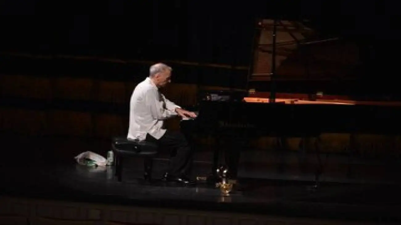 فریدون ناصحی در تالار وحدت می نوازد