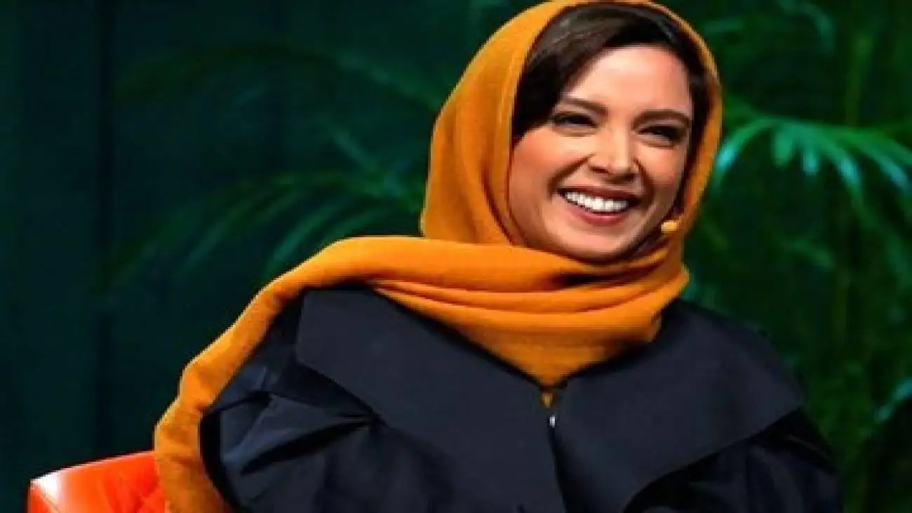 تصویر  -  چهره بازیگر زن ایرانی قبل از گریم در پست صحنه سریال