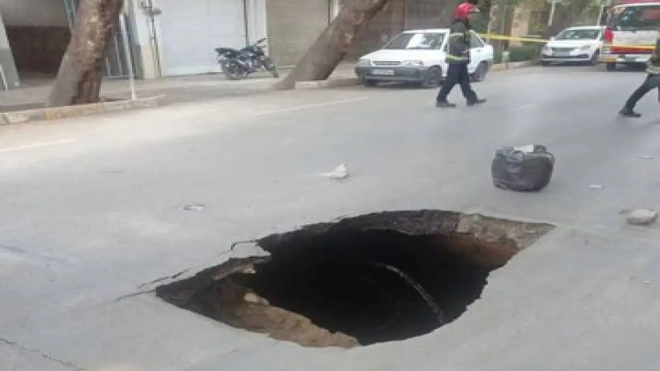 ریزش خیابان در چهارراه فلسطین