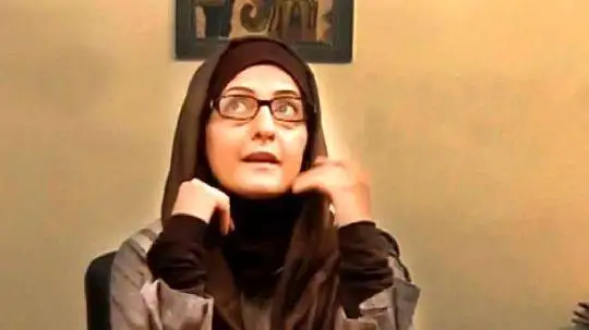عکس سفر در زمان  -  (خانم شیرزاد) سریال ساختمان پزشکان در کنار پسرش  -  سال 99